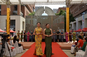 云南民建会员旗袍队为昆明创意设计周文化活动添彩